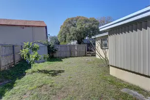 910 9th St, Lake Park, FL 33403 - Photo 15