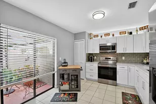 5710 Parkwalk Cir E, Boynton Beach, FL 33472 - Photo 9