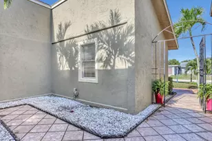 10404 Carmen Ln, Royal Palm Beach, FL 33411 - Photo 5