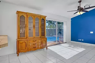 10404 Carmen Ln, Royal Palm Beach, FL 33411 - Photo 9