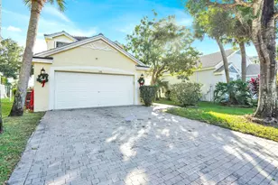 130 Canterbury Pl, Royal Palm Beach, FL 33414 - Photo 3