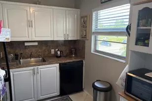 313 Dorset H, Boca Raton, FL 33434 - Photo 5