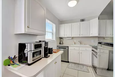 24 Chatham A, West Palm Beach, FL 33417 - Photo 9