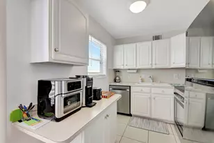 24 Chatham A, West Palm Beach, FL 33417 - Photo 9