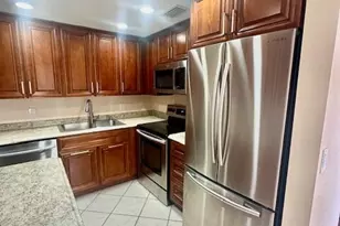 69 Dorset B, Boca Raton, FL 33434 - Photo 3