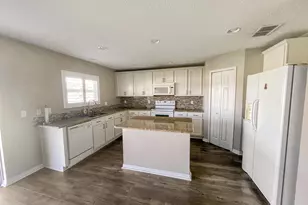1641 Strathmore Cir, Mount Dora, FL 32757 - Photo 9