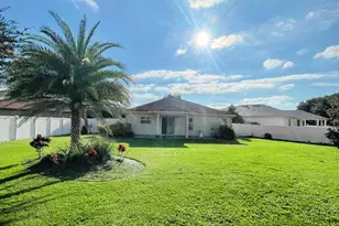 1641 Strathmore Cir, Mount Dora, FL 32757 - Photo 19