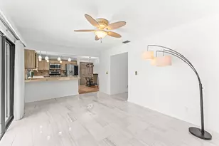 1075 Raintree Ln, Palm Beach Gardens, FL 33410 - Photo 9