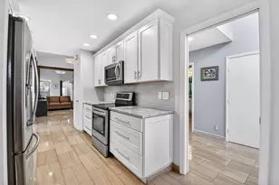 6827 Parisian Way, Lake Worth, FL 33467 - Photo 11