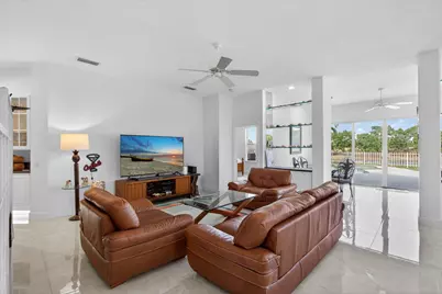 1245 Owl Pointe Circle, West Palm Beach, FL 33409 - Photo 9