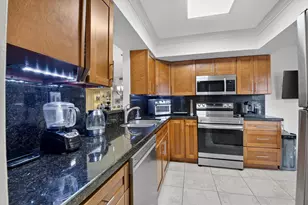 10911 Lake Front Pl, Boca Raton, FL 33498 - Photo 5