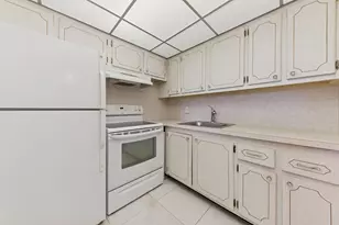 116 Windsor F, West Palm Beach, FL 33417 - Photo 5