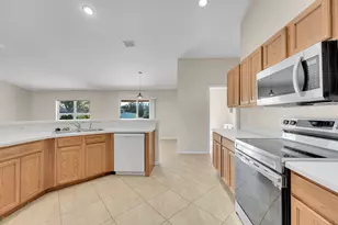 530 SW Butler Ave, Port Saint Lucie, FL 34983 - Photo 7