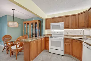 310 Pine Ridge Cir, Greenacres, FL 33463 - Photo 17