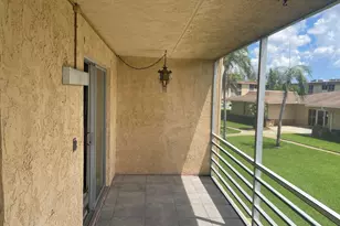 500 Village Green Cir W, Palm Springs, FL 33461 - Photo 27