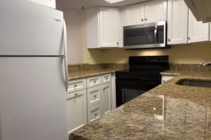 802 Shorewinds Dr, Fort Pierce, FL 34949 - Photo 9