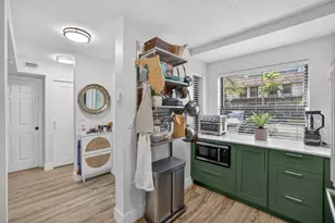 237 City View Dr, Fort Lauderdale, FL 33311 - Photo 13