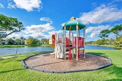 5219 Palmbrooke Circle, West Palm Beach, FL 33417 - Photo 3