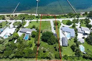 1811 S Indian River Dr, Fort Pierce, FL 34950 - Photo 1