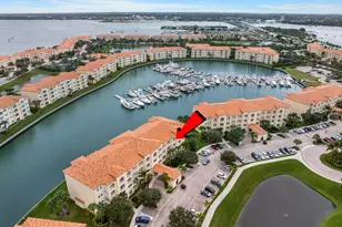 8 Harbour Isle Dr E, Fort Pierce, FL 34949 - Photo 1