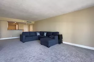 2425 Presidential Way, West Palm Beach, FL 33401 - Photo 7