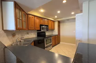 2425 Presidential Way, West Palm Beach, FL 33401 - Photo 5