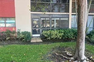 2208 S Cypress Bend Dr, Pompano Beach, FL 33069 - Photo 11