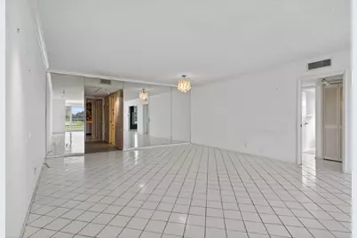 555 Oaks Lane #207, Pompano Beach, FL 33069 - Photo 11