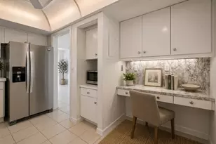 2425 Presidential Way, West Palm Beach, FL 33401 - Photo 5