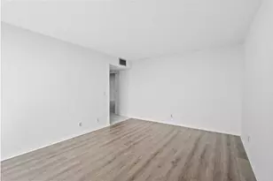 2425 Presidential Way, West Palm Beach, FL 33401 - Photo 29