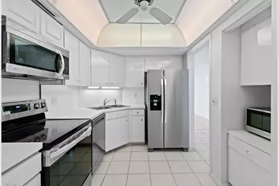2425 Presidential Way #801, West Palm Beach, FL 33401 - Photo 3