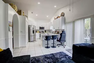 10245 SW 16th Ct, Pembroke Pines, FL 33025 - Photo 7