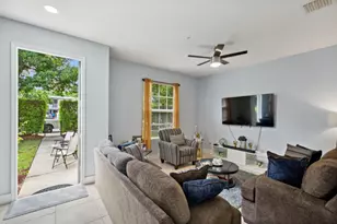 148 SW 7th Ct, Pompano Beach, FL 33060 - Photo 3