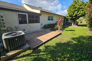 2790 E Ashley Dr E, West Palm Beach, FL 33415 - Photo 15