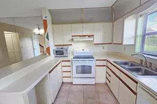 1482 N Lawnwood Cir, Fort Pierce, FL 34950 - Photo 5