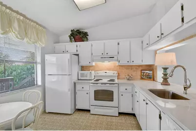 4542 Lucerne Lakes Boulevard E #202, Lake Worth, FL 33467 - Photo 5