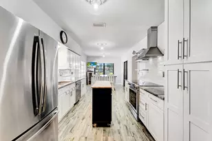 10306 Greentrail Dr N, Boynton Beach, FL 33436 - Photo 11