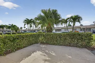 2833 Crosley Dr W, West Palm Beach, FL 33415 - Photo 27
