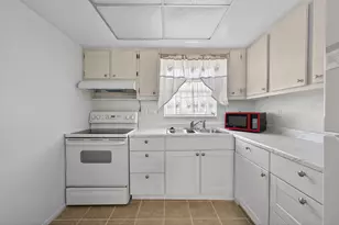 2833 Crosley Dr W, West Palm Beach, FL 33415 - Photo 13