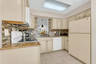 7301 Amberly Ln, Delray Beach, FL 33446 - Photo 5