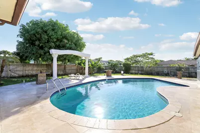 10868 Larch Court, Palm Beach Gardens, FL 33418 - Photo 9