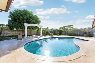 10868 Larch Ct, Palm Beach Gardens, FL 33418 - Photo 9