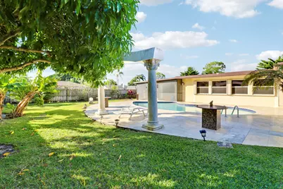 10868 Larch Court, Palm Beach Gardens, FL 33418 - Photo 3