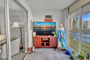 321 SE 3rd St, Dania Beach, FL 33004 - Photo 23