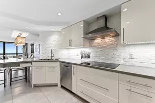 2425 Presidential Way, West Palm Beach, FL 33401 - Photo 5