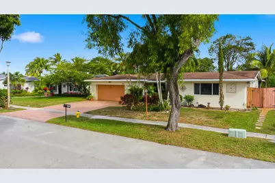 1811 NW 119th Avenue, Pembroke Pines, FL 33026 - Photo 5