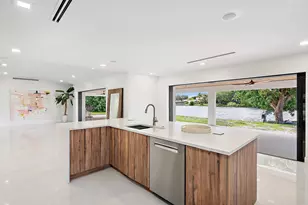 7523 Pine Tree Ln, West Palm Beach, FL 33406 - Photo 9