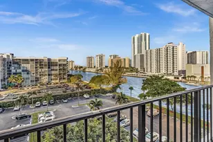 600 Parkview Dr, Hallandale Beach, FL 33009 - Photo 17