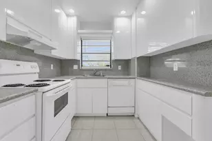 200 Jacaranda Country Club Dr, Plantation, FL 33324 - Photo 5