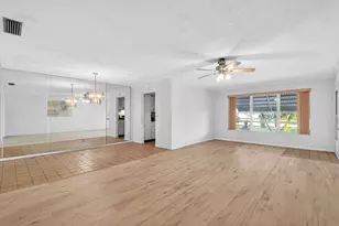 7293 W Oakridge Cir, Lake Worth Beach, FL 33462 - Photo 9